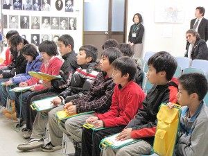 戦災資料館にて小学生の勉強風景