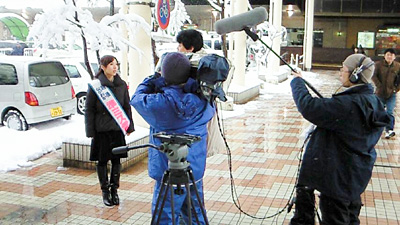 長岡駅前での撮影