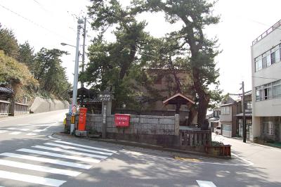 寺泊 - 丸ポストのある風景