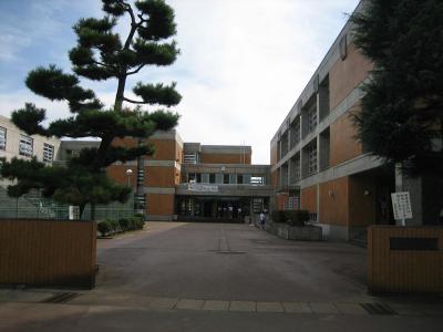 与板中学校